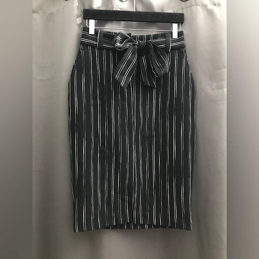 Apt 9 black and white striped midi skirt size 4